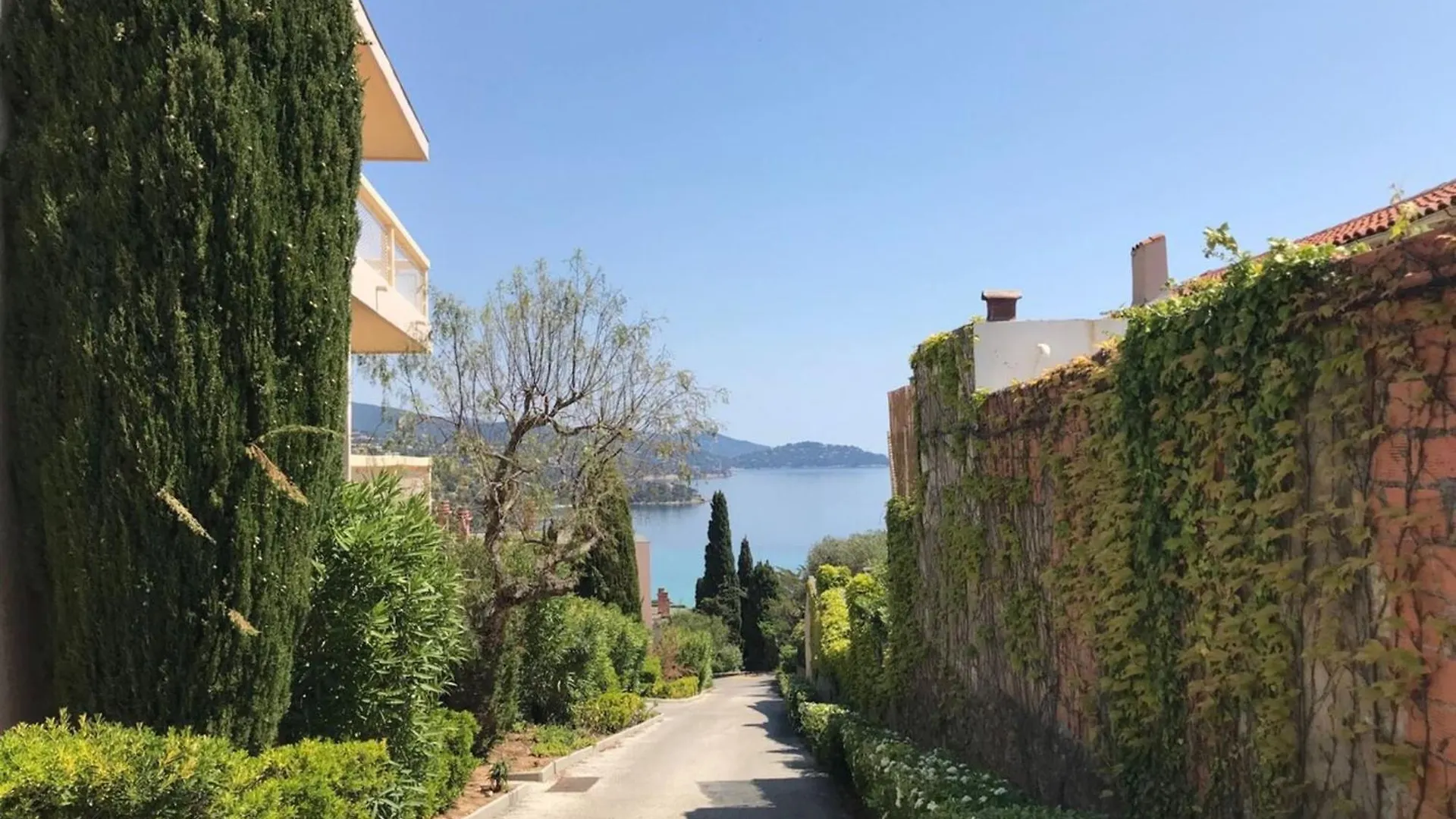 Peaceful Retreat With Stunning Sea View Private Terrace & Garden Apartment Le Lavandou