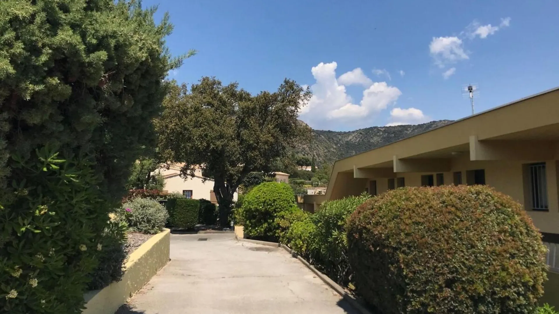 Peaceful Retreat With Stunning Sea View Private Terrace & Garden Apartment Le Lavandou
